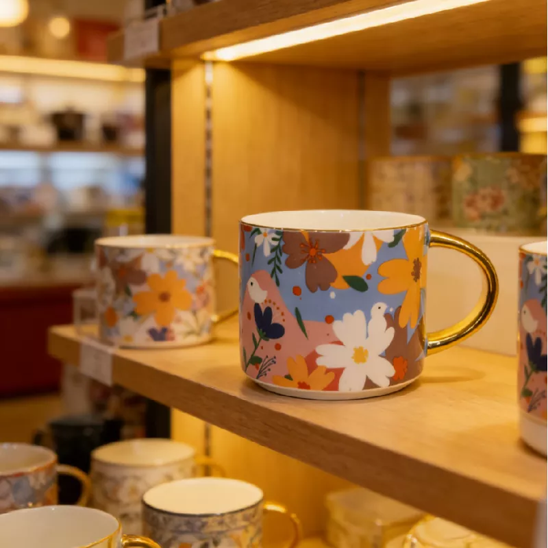 Mug Keramik Bunga Sregep karo Trim Emas Mug Keramik Bunga Sregep karo Trim Emas